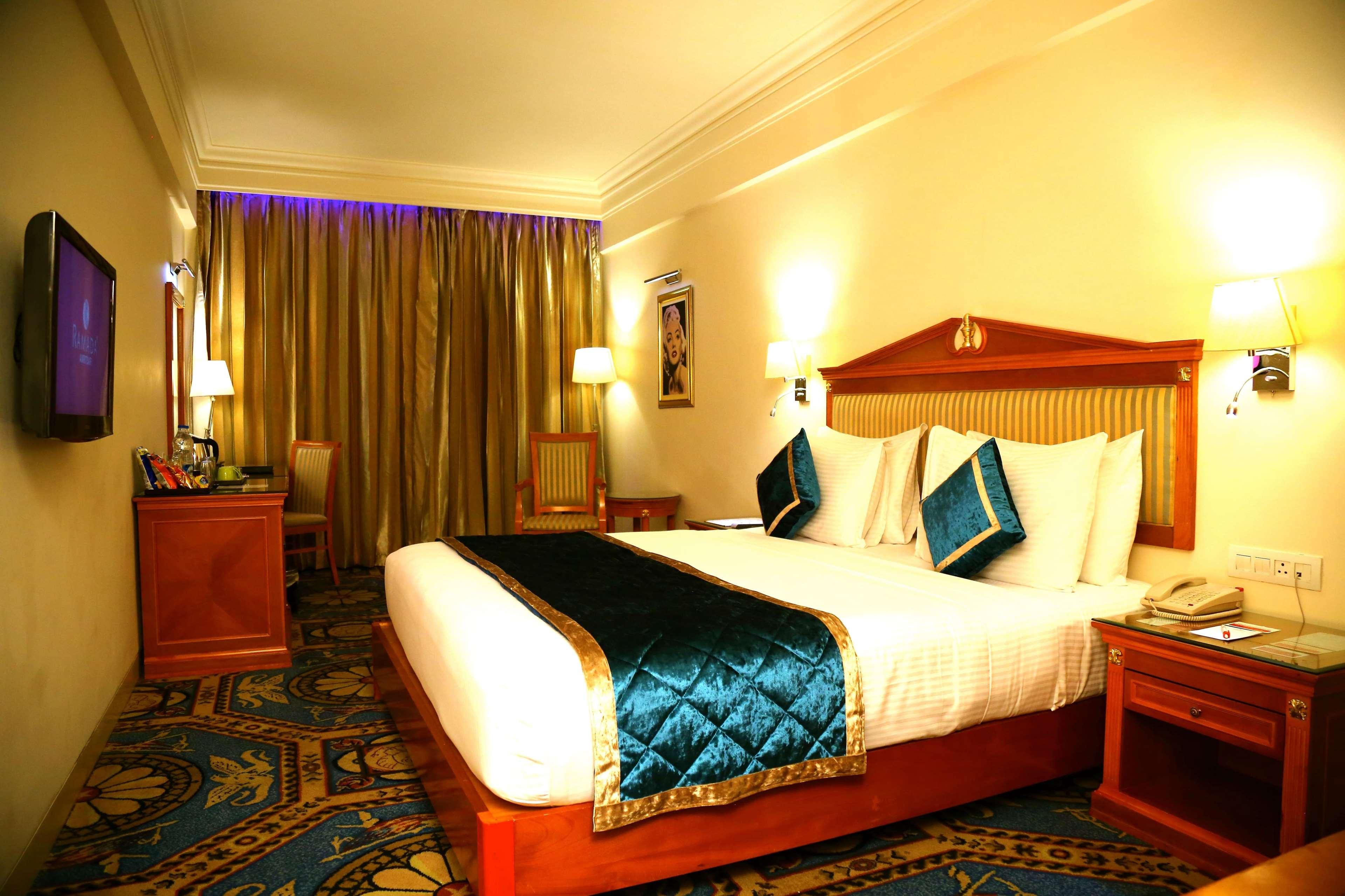 Hotel Ramada By Wyndham Amritsar Extérieur photo