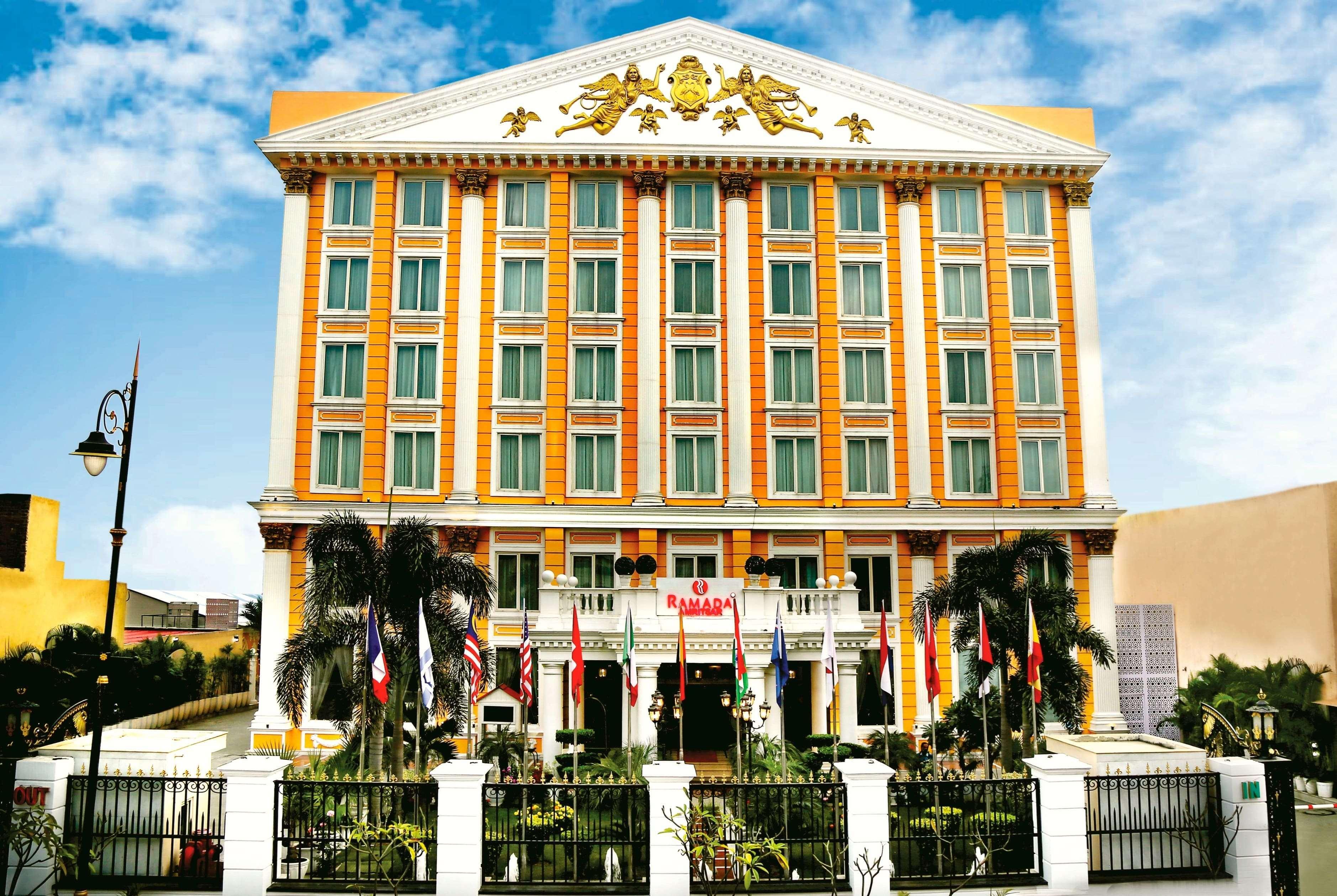 Hotel Ramada By Wyndham Amritsar Extérieur photo