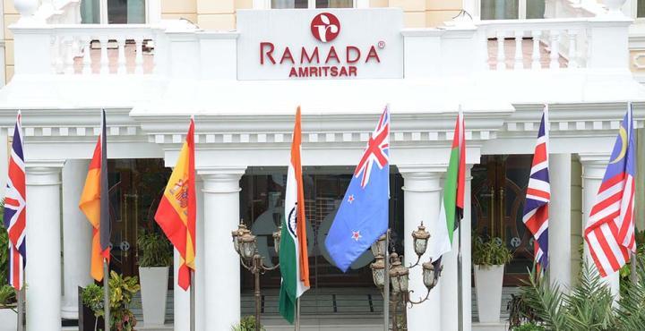 Hotel Ramada By Wyndham Amritsar Extérieur photo