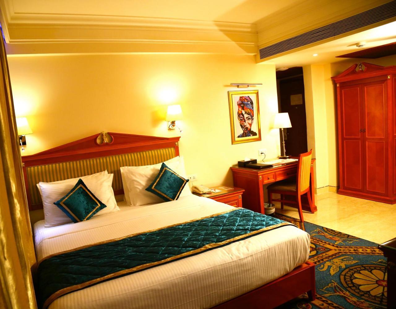 Hotel Ramada By Wyndham Amritsar Extérieur photo